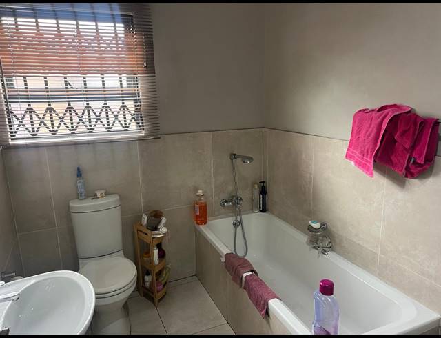 3 BEDROOM TOWNHOUSE TO LET IN WITBANK EXT 10